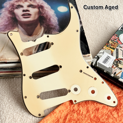 1964 Strat® ピックガード ホワイトパーチメント