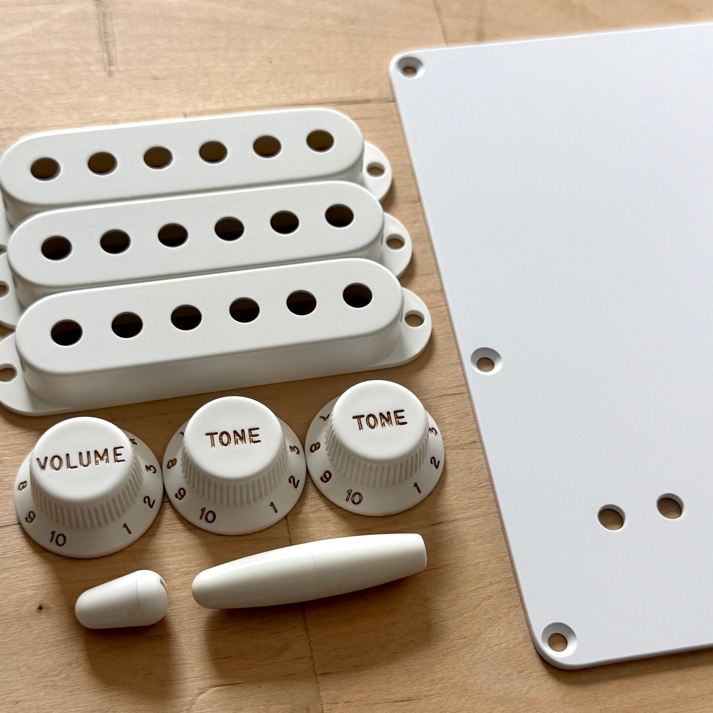 1954/1955 Strat® フルアクセサリーキット（ベークライトスタイル）