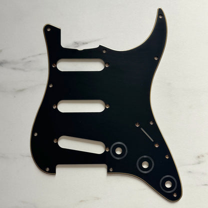 ブラックストラトピックガード '62スタイル • スタンダード
