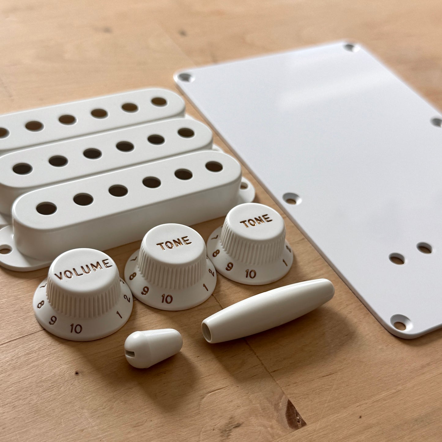 1954/1955 Strat® フルアクセサリーキット（ベークライトスタイル）