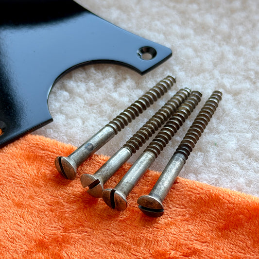 プリCBS 2インチ・1950年代 ブラックガード ネックプレートスクリュー