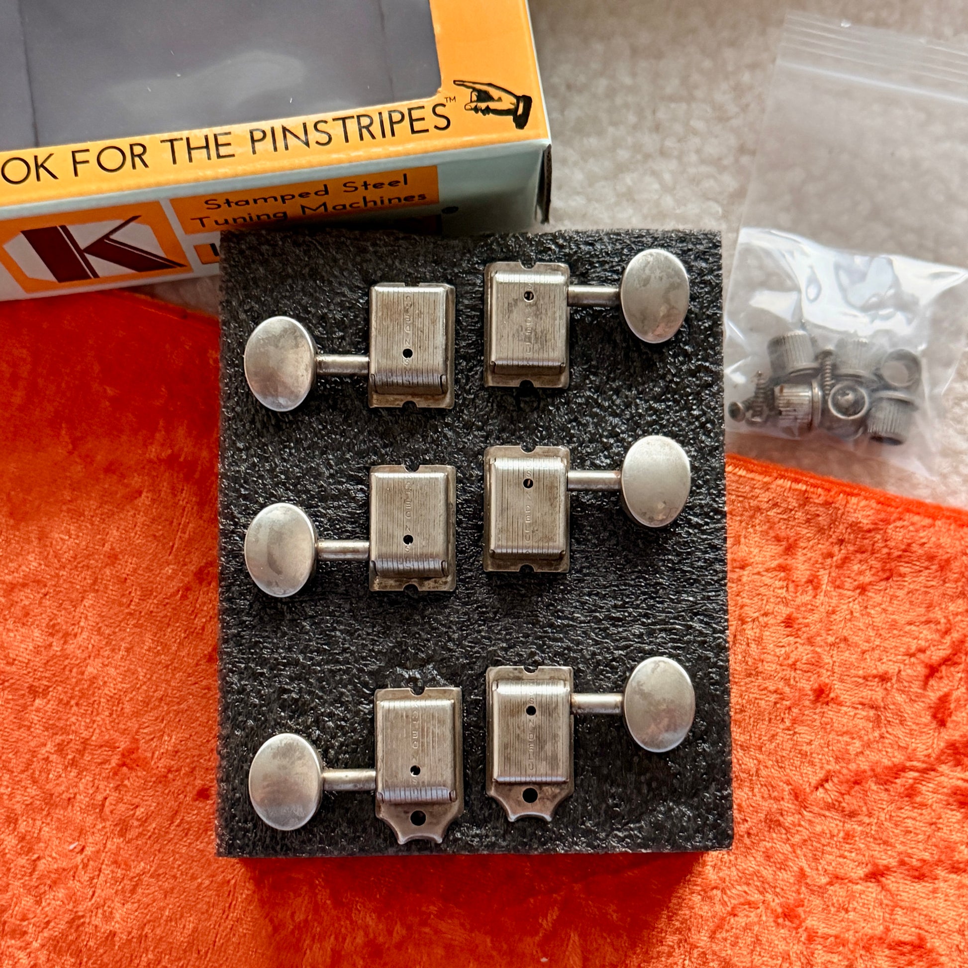 Open Box Kluson Aged Relic Fender Kluson Vintage Tuners Single Line Kluson Machine Heads Relic Vintage Fender Pre-CBS Tuners Nickel Aged Stratocaster Telecaster
