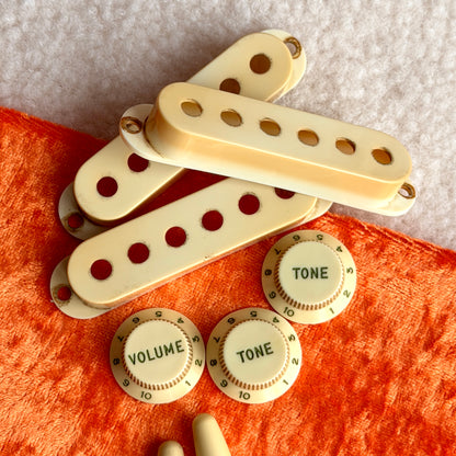 1960's Strat® Nylon Knobs, Covers & Tips