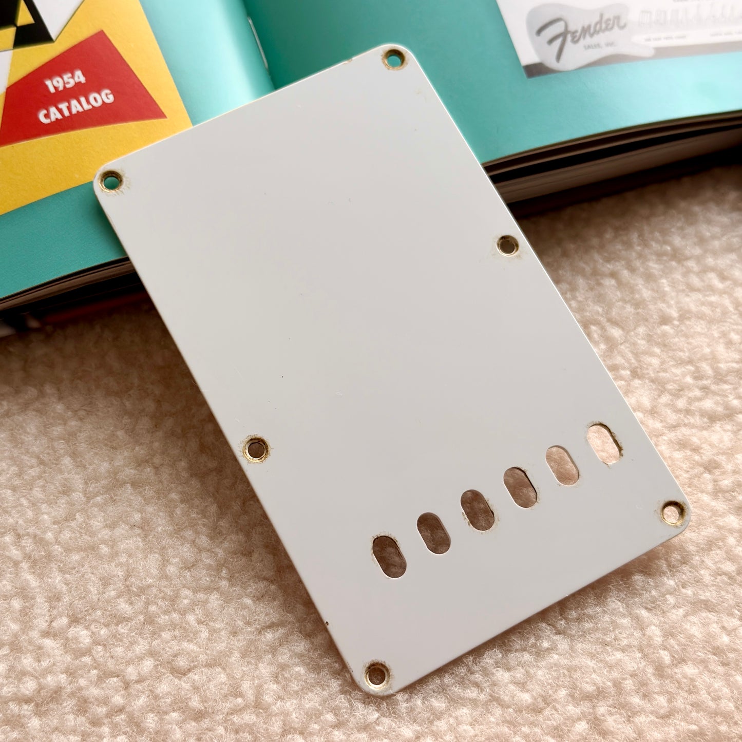 Vintage Strat® Back Plate in White