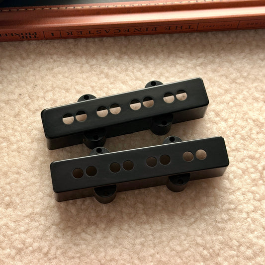 1960 Jazz Bass®ピックアップカバー
