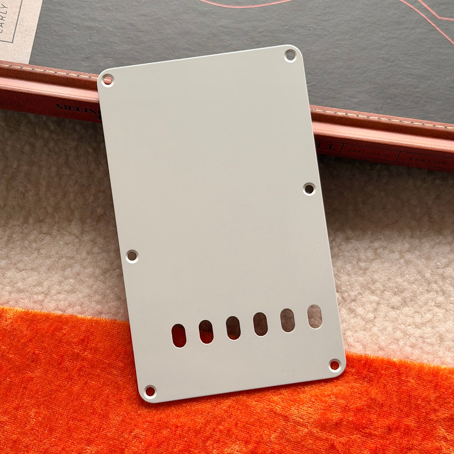 Vintage Strat® Back Plate in White