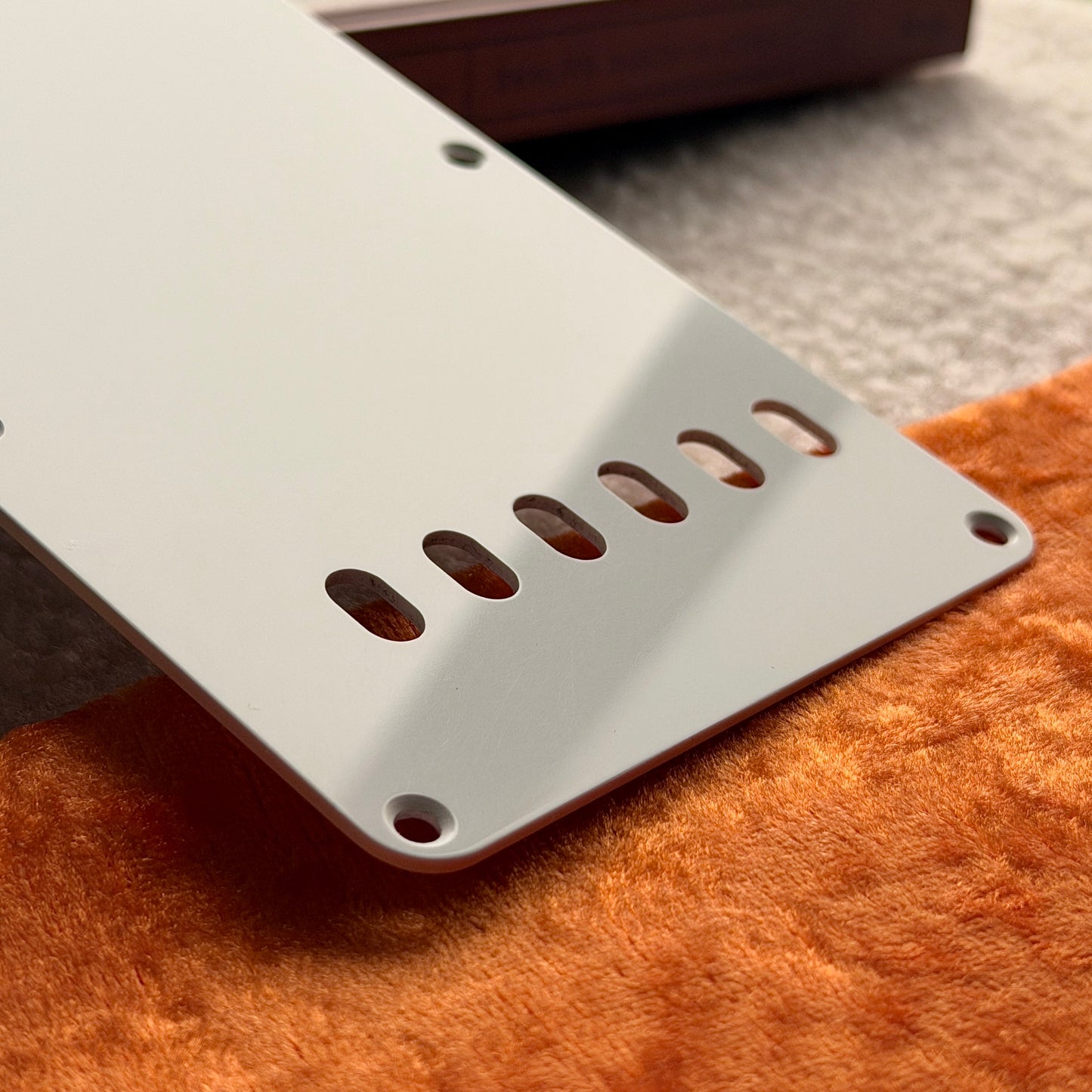 Vintage Strat® Back Plate in White