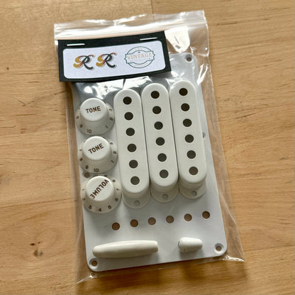 1954/1955 Strat® フルアクセサリーキット（ベークライトスタイル）