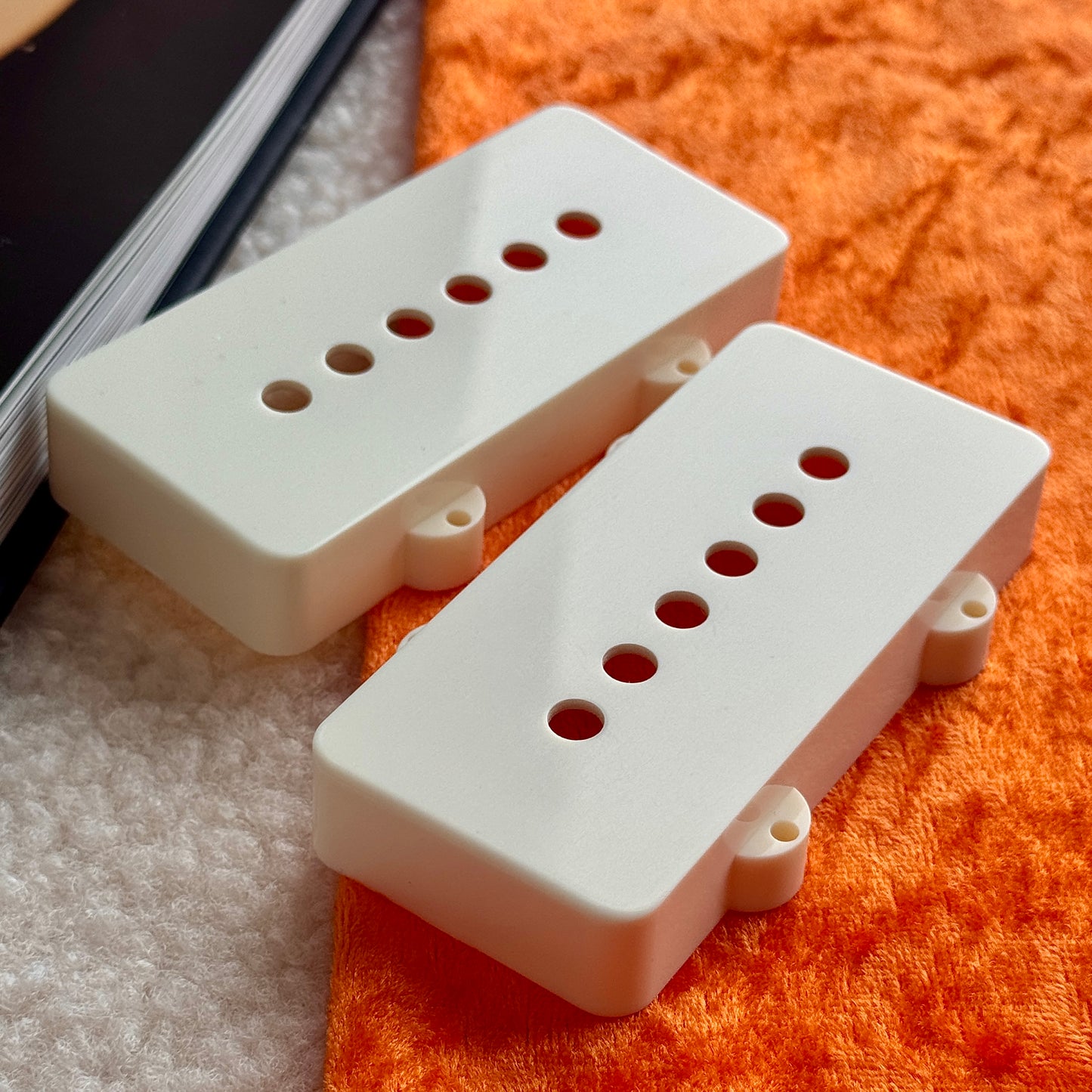 Jazzmaster®ピックアップカバー（アイボリー）