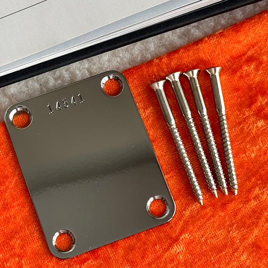 プレCBS 2インチ・50年代フェンダー® ネックプレートスクリュー